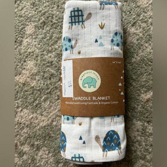 4 piece baby matching turtle set. Size 0-3 months. Worn once. Blanket NWT - Picture 6 of 7